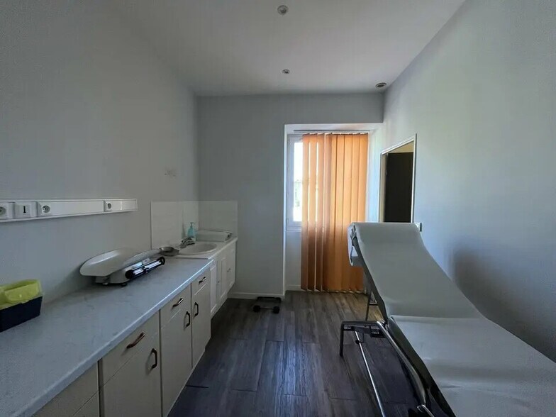 Office in Avignon to rent - Interior Photo - Image 2 of 6