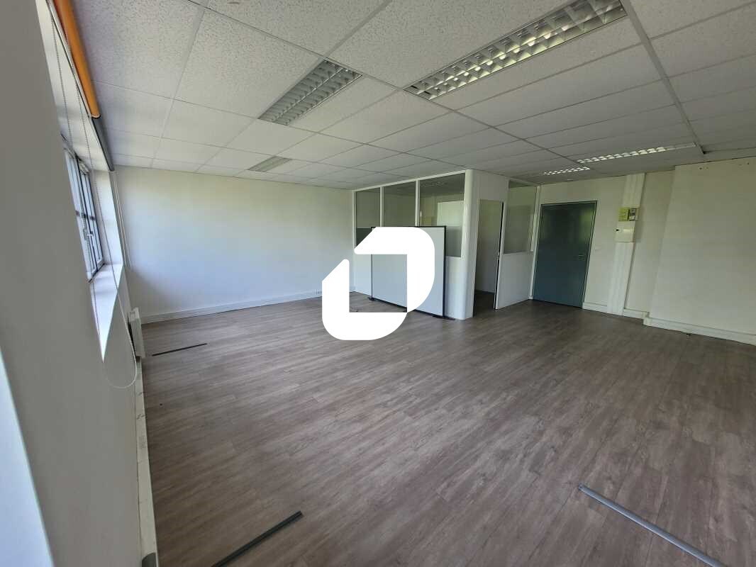 Office in Poissy to rent Interior Photo- Image 1 of 21