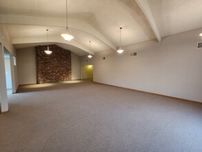 1000 Calimesa Blvd, Calimesa, CA for rent Interior Photo- Image 2 of 4