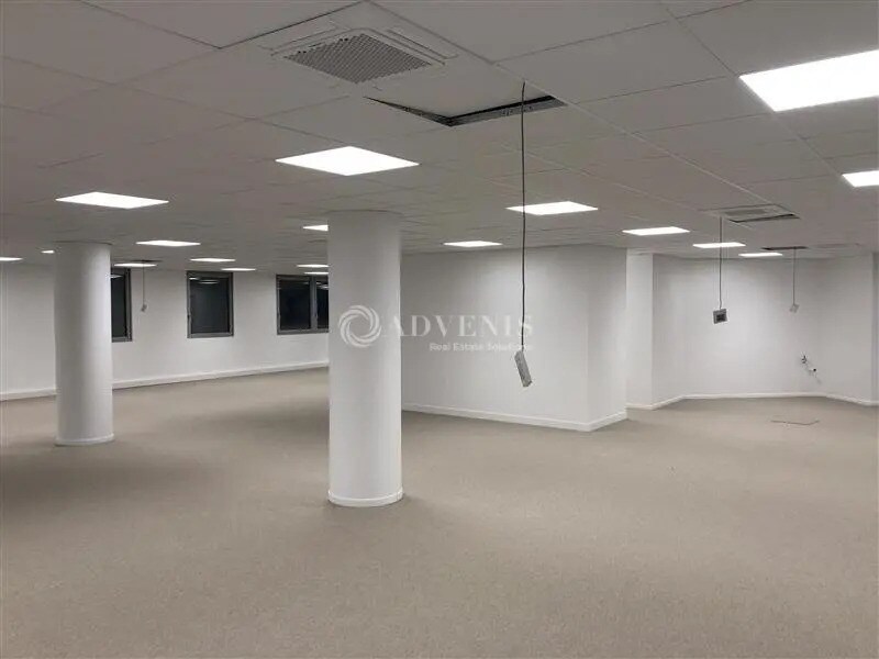 Location Bureaux 303 m² - Photo 1