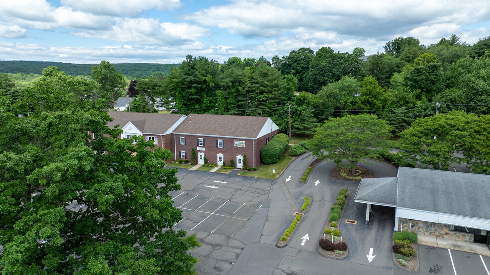 60 Chamberlain Hwy, Berlin, CT for rent - Building Photo - Image 3 of 8