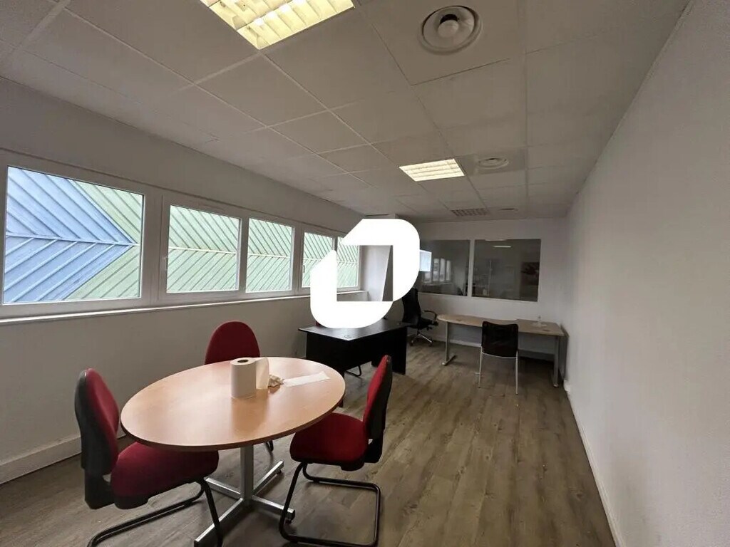 Location Bureaux 680 m² - Photo 1
