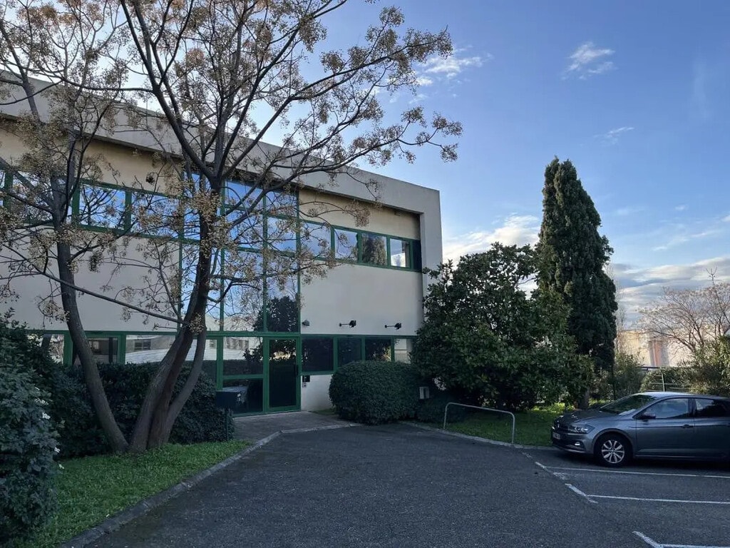 Vente Local d'activités 600 m² - Photo 1