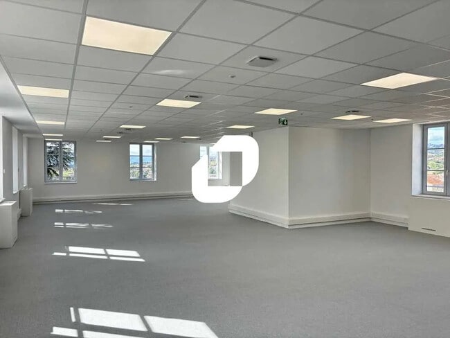 Vente Bureaux 77 m² à 221 m²