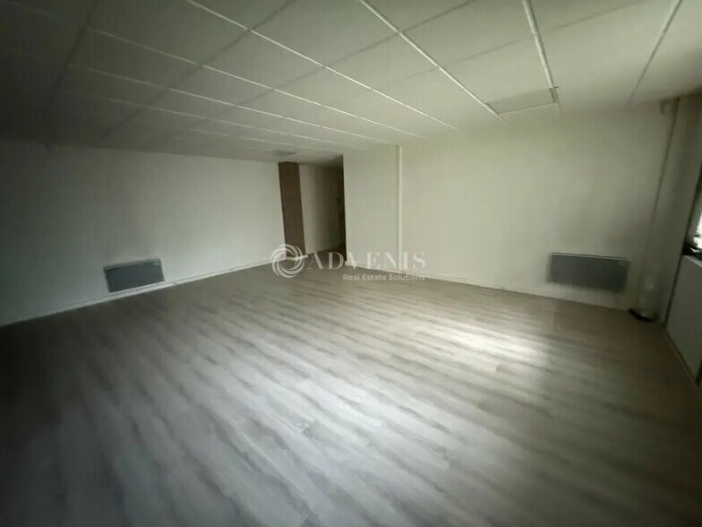 Office in Croissy-Beaubourg to rent - Building Photo - Image 3 of 4