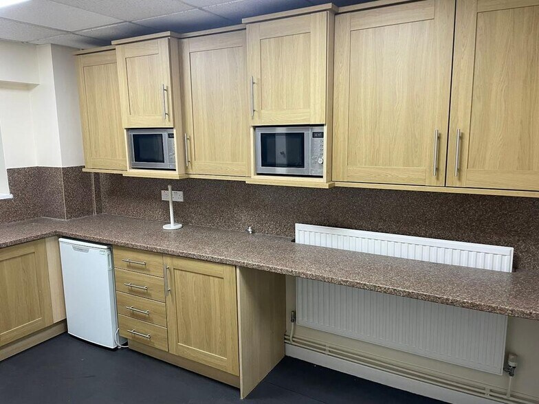 Eagle Way, Rochdale to rent - Building Photo - Image 2 of 4