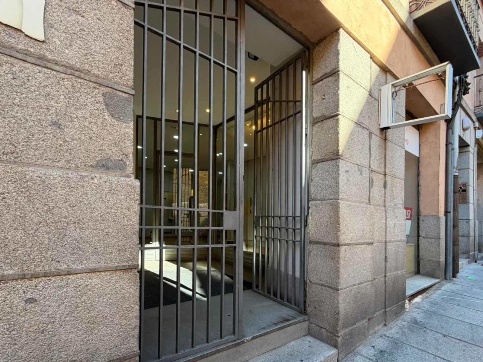 Retail in Segovia, Segovia to rent Building Photo- Image 1 of 4