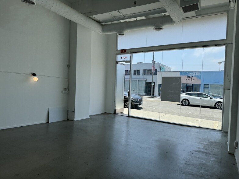 8011-8013 Melrose Ave, Los Angeles, CA for rent - Interior Photo - Image 3 of 12