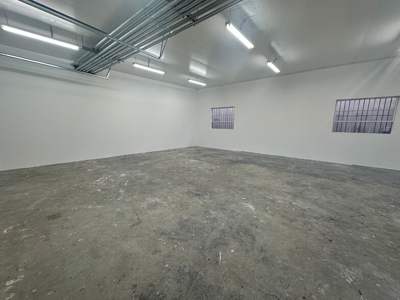 7955 Haskell Ave, Van Nuys, CA to rent - Building Photo - Image 2 of 8