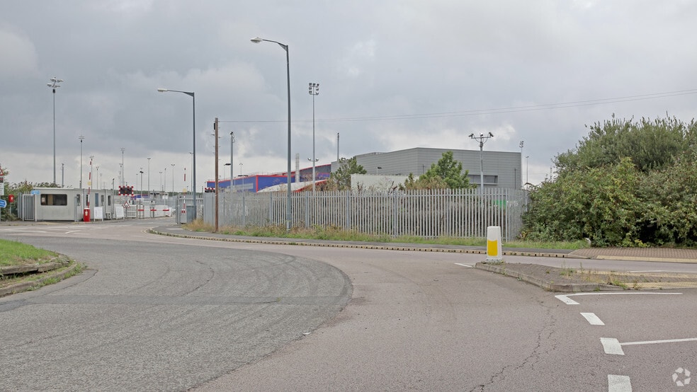 Armada Way, London to rent - Building Photo - Image 2 of 2