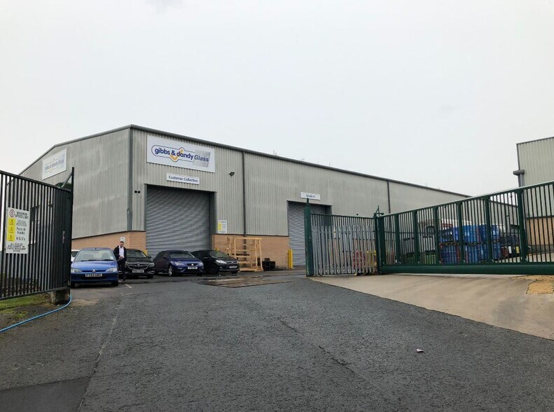 Leeds Rd, Huddersfield for sale - Building Photo - Image 1 of 1