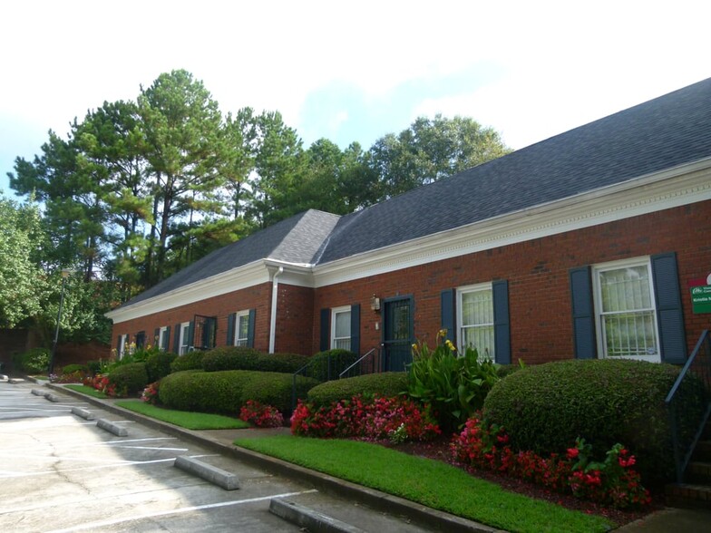 5472 Memorial Dr, Stone Mountain, GA for rent - Building Photo - Image 1 of 2