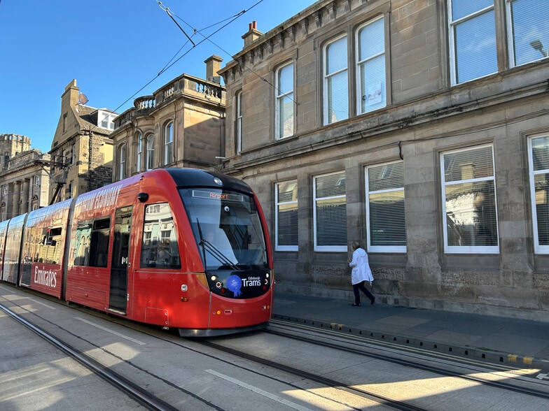 93 Constitution St, Edinburgh to rent - Building Photo - Image 2 of 6