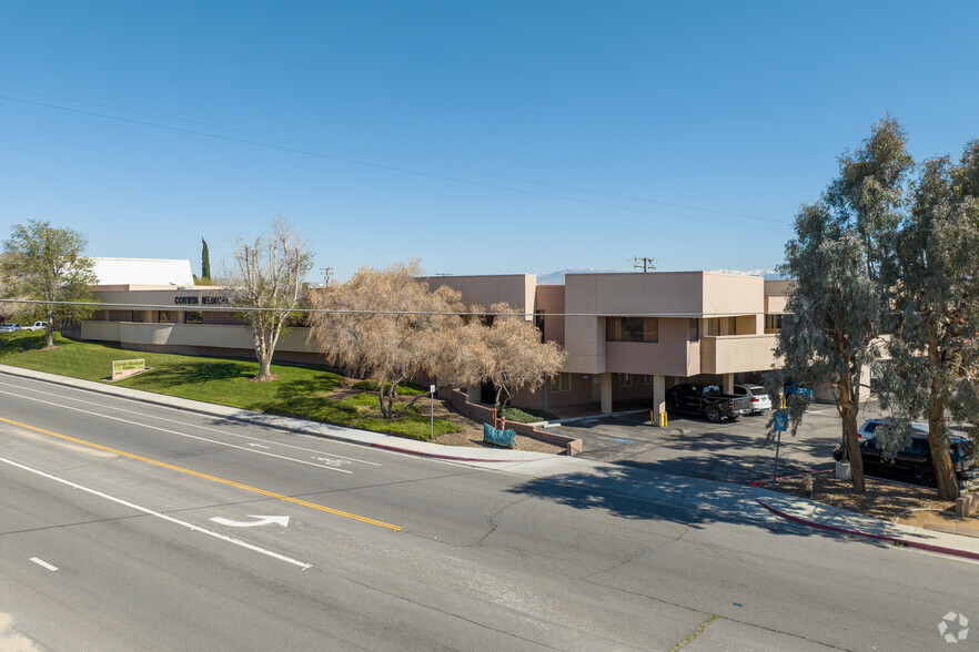 18523 Corwin Rd, Apple Valley, CA for rent - Primary Photo - Image 1 of 7