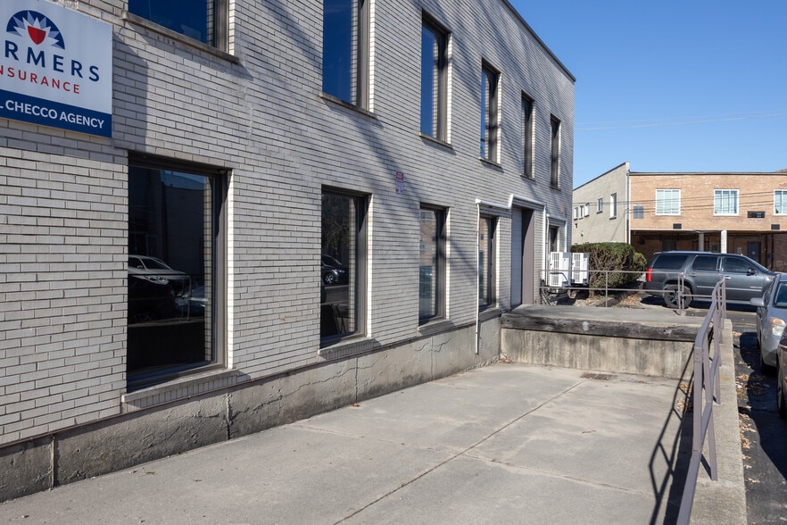 9930 Derby Ln, Westchester, IL to rent - Building Photo - Image 3 of 6