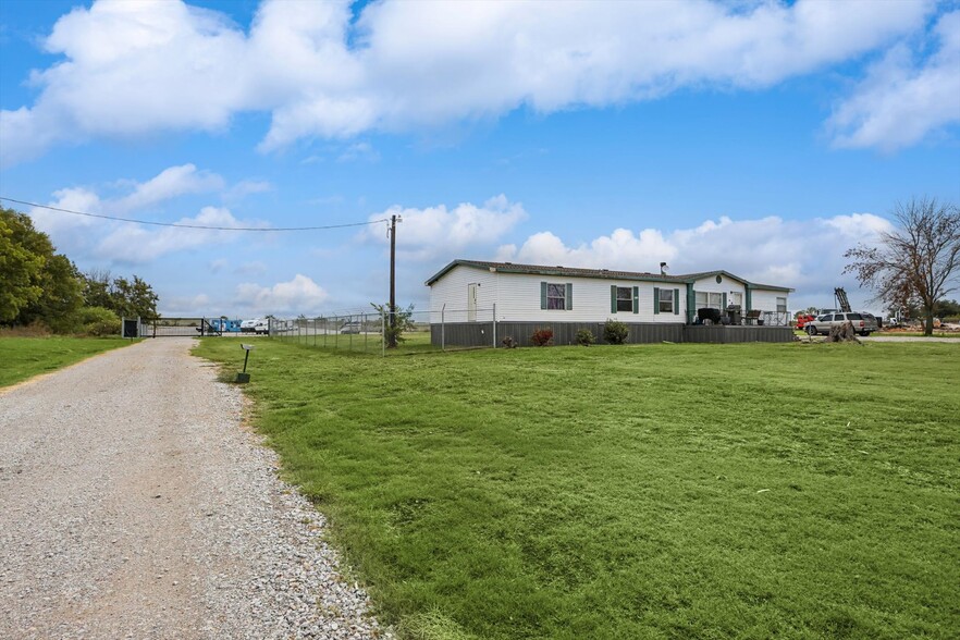 2194 Seaborn Rd, Ponder, TX for sale - Building Photo - Image 3 of 7