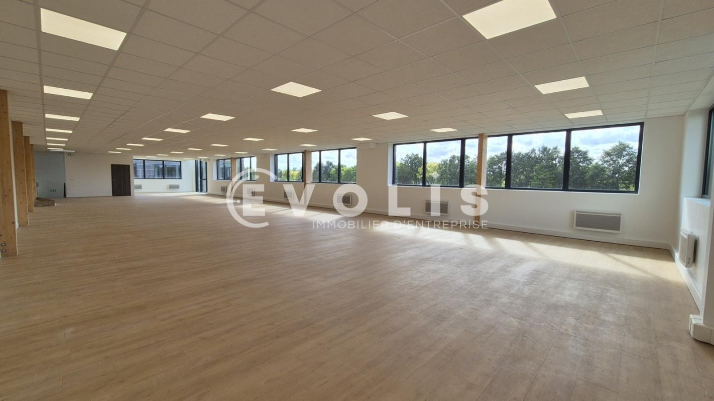 Office in Serris to rent Interior Photo- Image 1 of 7