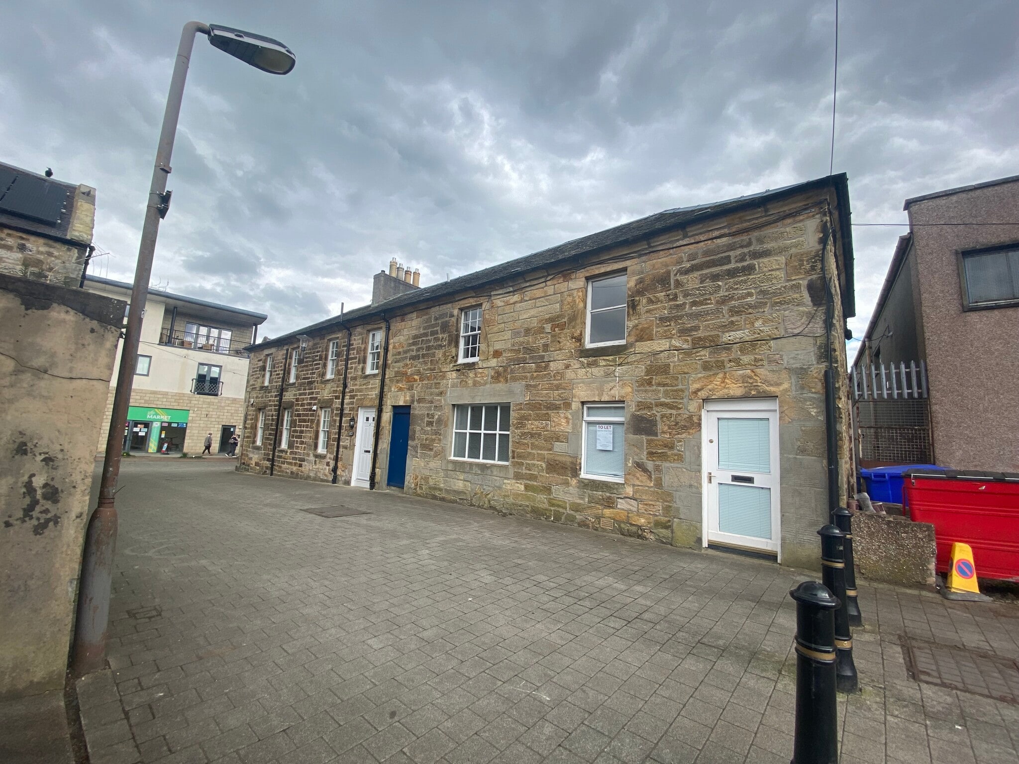 4-6 Bank St, Penicuik to rent Building Photo- Image 1 of 10