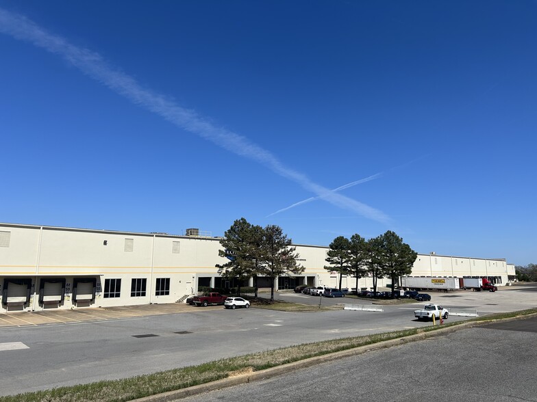 3300 Jet Cv, Memphis, TN for rent - Building Photo - Image 1 of 9