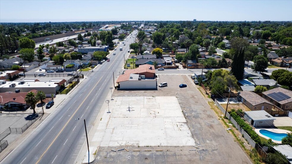 1818 Brundage Ln, Bakersfield, CA for sale - Building Photo - Image 2 of 8