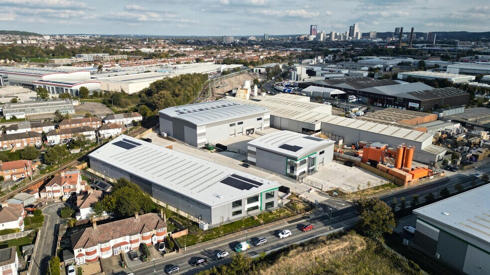 156 Beddington Ln, Croydon to rent - Building Photo - Image 3 of 89