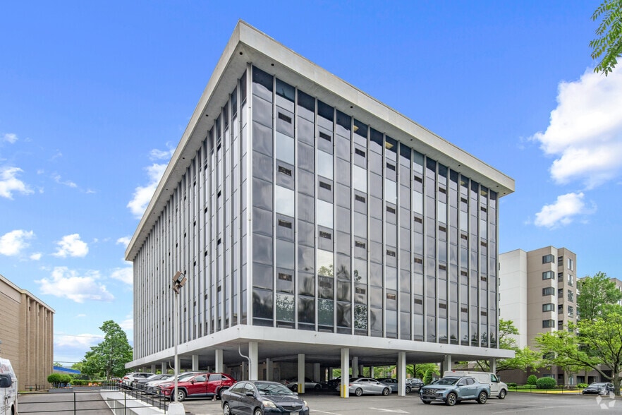 205 S Whiting St, Alexandria, VA to rent - Building Photo - Image 3 of 32