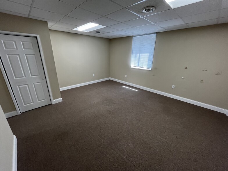 8401 Mayland Dr, Richmond, VA for rent - Building Photo - Image 3 of 10