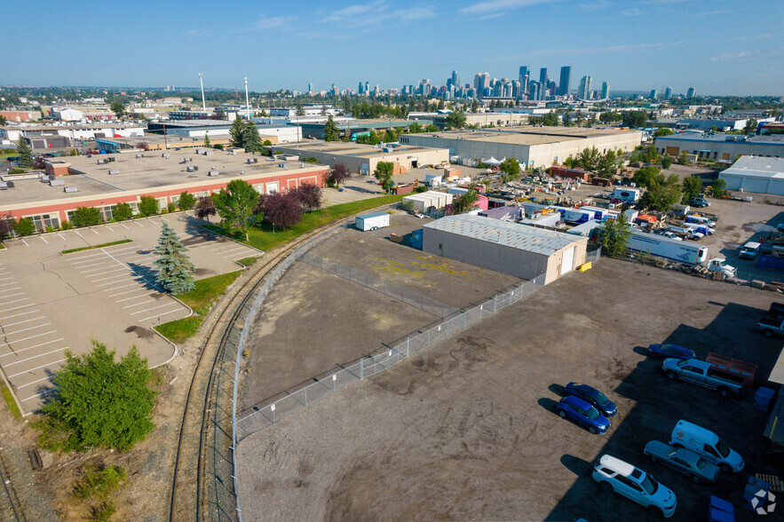 4107 SE 11 St, Calgary, AB for sale - Building Photo - Image 1 of 1