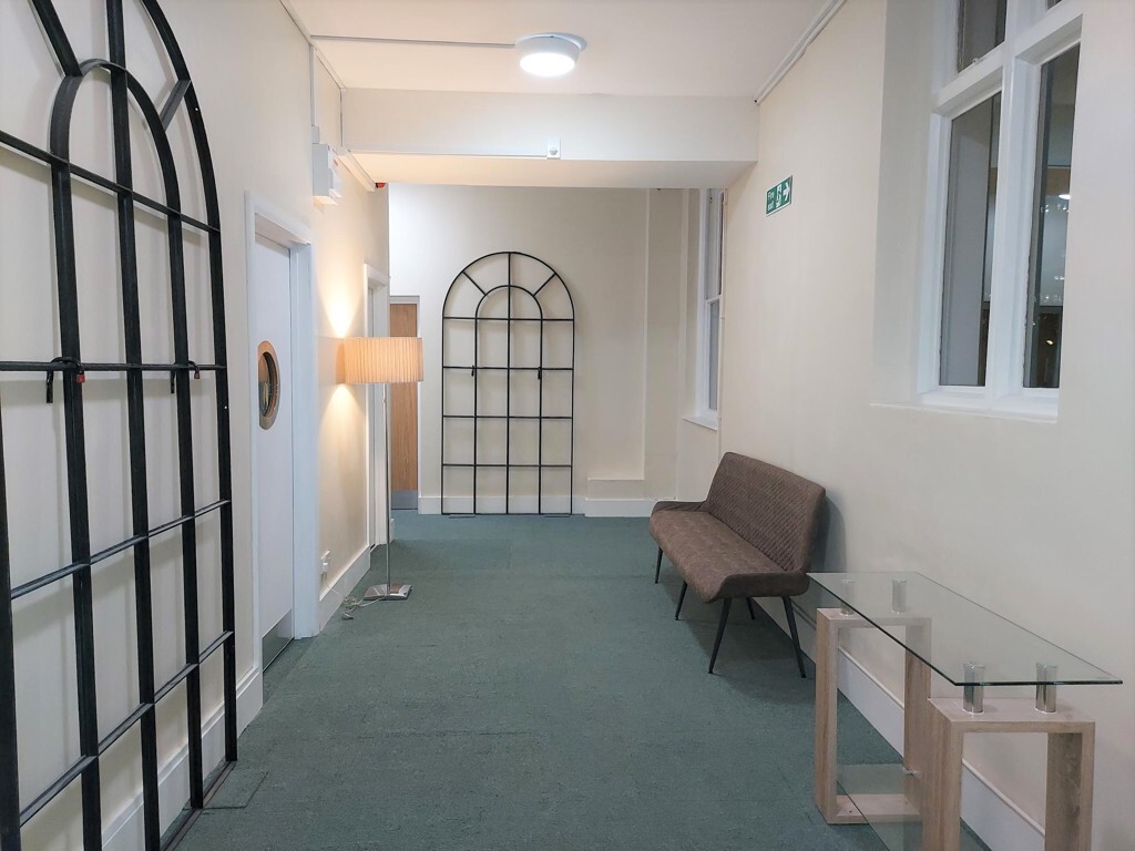 62-62A Mount Pleasant Rd, Tunbridge Wells to rent Interior Photo- Image 1 of 2