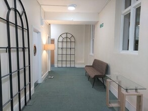 62-62A Mount Pleasant Rd, Tunbridge Wells to rent Interior Photo- Image 1 of 2