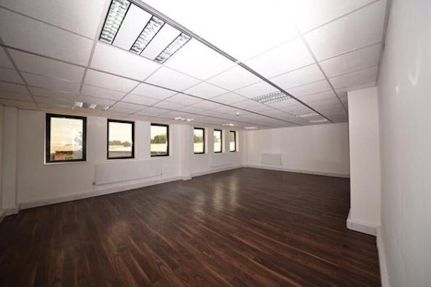 Alliance Rd, London to rent - Building Photo - Image 3 of 10