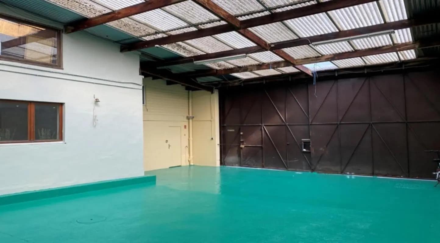Light Industrial in Bagnolet to rent Primary Photo- Image 1 of 15