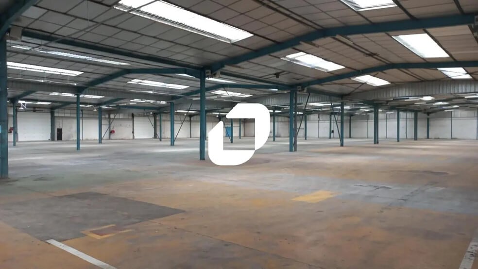 17 Rue Des Osiers, Coignières to rent - Building Photo - Image 3 of 7