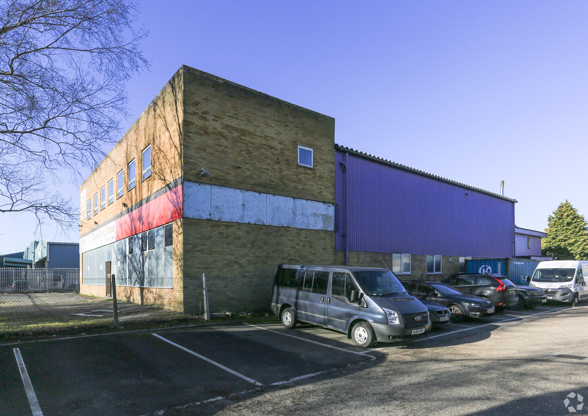 6 Invincible Rd, Farnborough for sale Primary Photo- Image 1 of 1