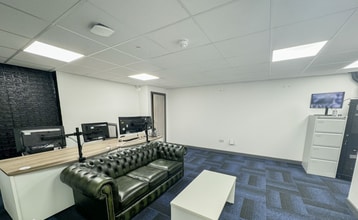 63-79 Blackburn Rd, Bolton to rent Interior Photo- Image 2 of 3