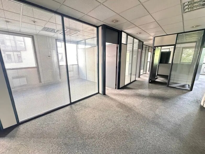 Office in Paris for sale - Interior Photo - Image 3 of 8