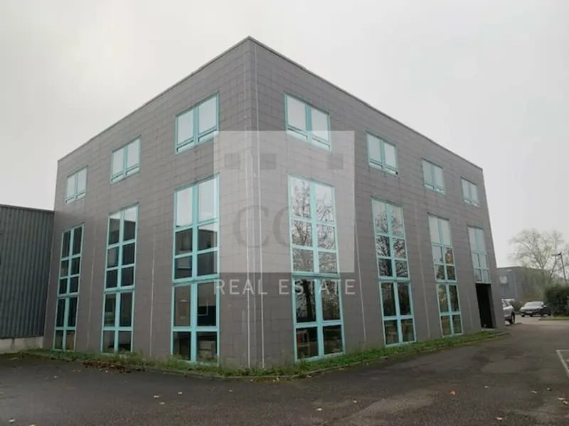 Vente Bureaux 700 m² - Photo 1