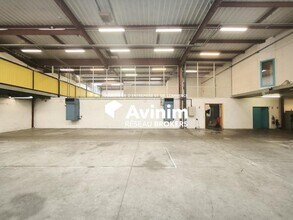 Light Industrial in Buc for sale Interior Photo- Image 1 of 3