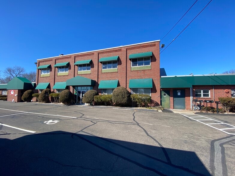 123 Whiting St, Plainville, CT to rent - Building Photo - Image 3 of 6