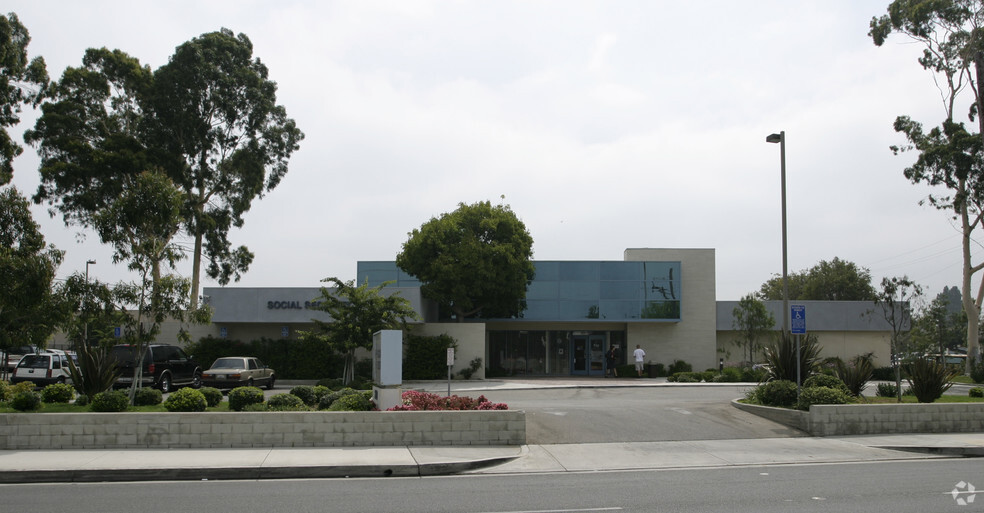 22600 Crenshaw Blvd, Torrance, CA for rent - Building Photo - Image 2 of 24