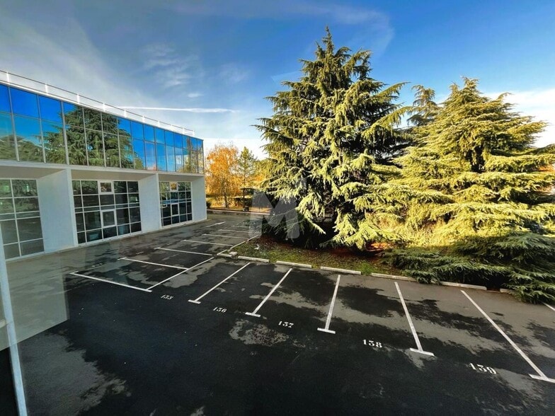 Light Industrial in Évry-Courcouronnes to rent - Building Photo - Image 3 of 20