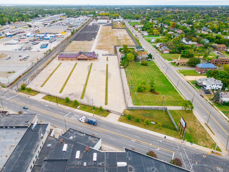 5970 W Warren Ave, Detroit, MI for rent - Building Photo - Image 3 of 7