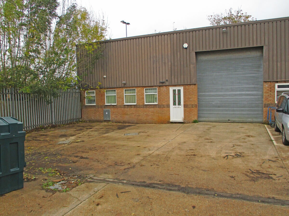 7 Diplocks Way, Hailsham to rent Building Photo- Image 1 of 5