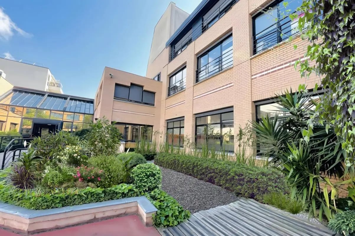 Office in Suresnes for sale Building Photo- Image 1 of 14