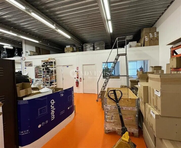 Light Industrial in Croissy-Beaubourg to rent - Interior Photo - Image 3 of 12