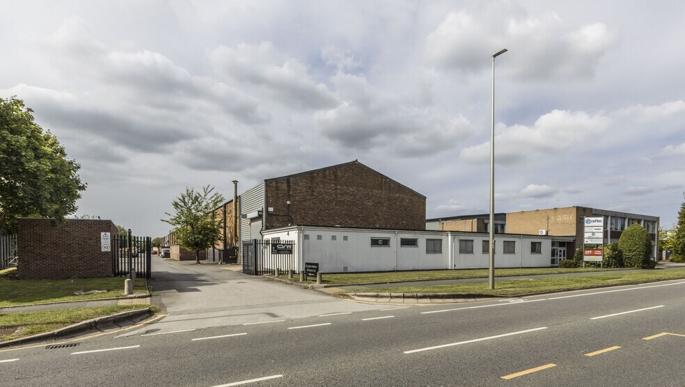 Road One, Winsford to rent - Building Photo - Image 2 of 3
