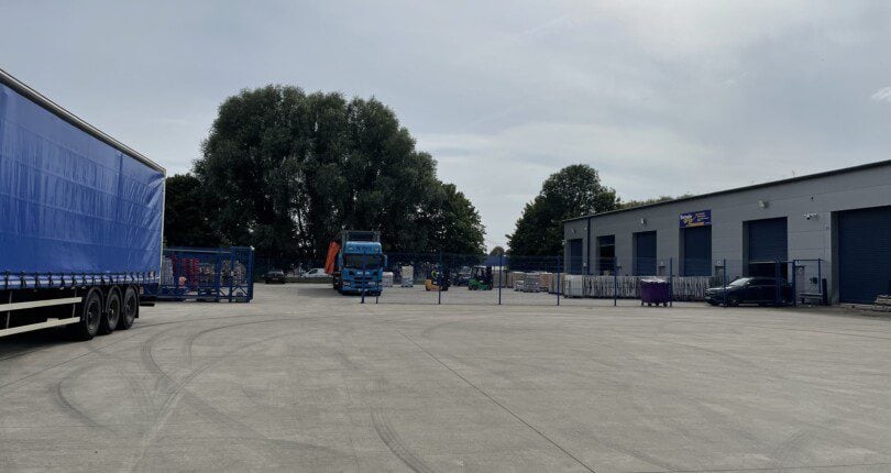 Plover Close, Newport to rent - Building Photo - Image 2 of 2