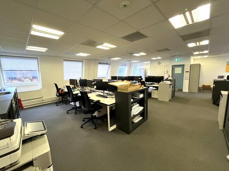 Waterloo Ln, Chelmsford to rent - Building Photo - Image 3 of 3