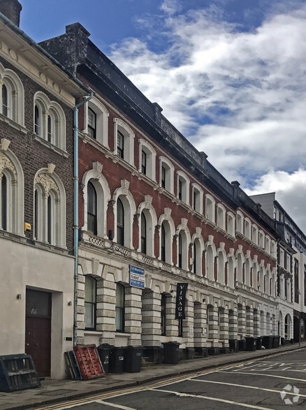 31 King St, Luton to rent - Building Photo - Image 3 of 4