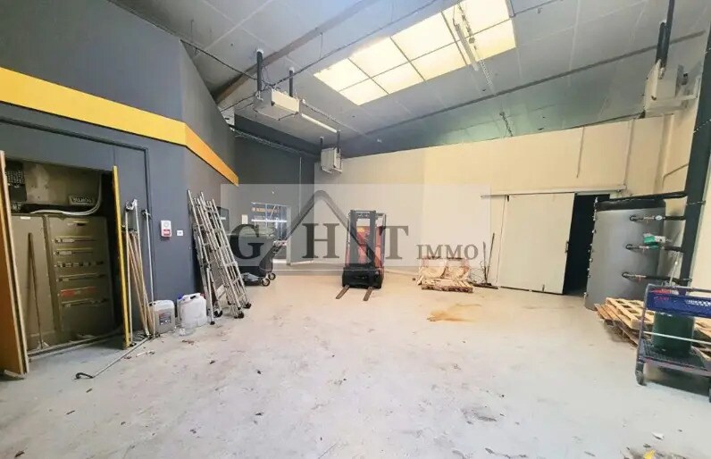Location Entrepôt 750 m² - Photo 1